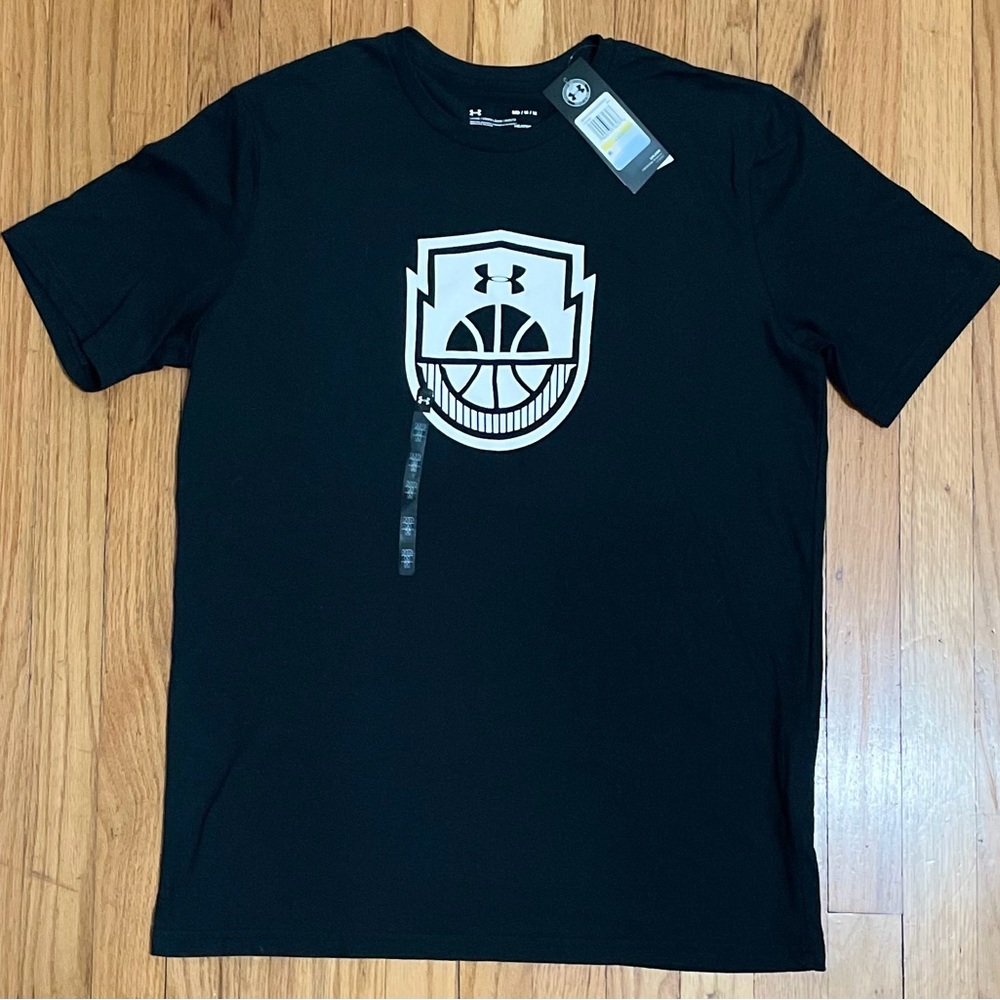 NEW Under Armor Men’s Basketball T-Shirt, Size Medium, Color Black.